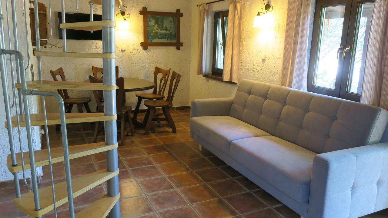 Osada Pod Czerwonym Debem - Czarny Mlyn Villa Jastrzebia Gora Exterior photo